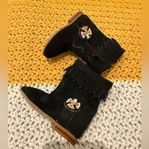 Baby size 2 black cowboy boots in good used condition. Made in Mexico.
